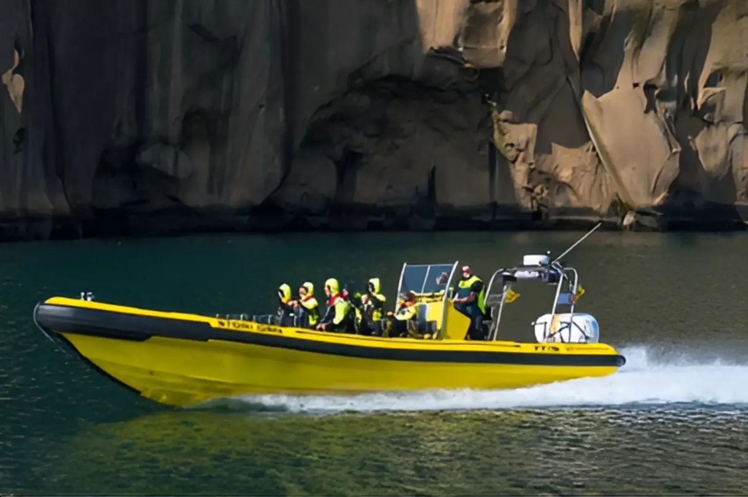 Seguro para lanchas a motor: Protección total con Yachtsmaa